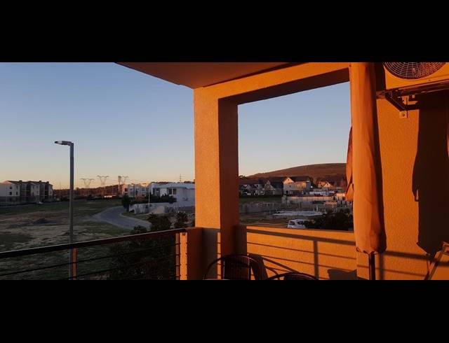 2 BEDROOM APARTMENT TO LET IN BURGUNDY ESTATE